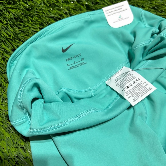 Nike One Dry-Fit Technology. 7/8 Length. - Picture 4 of 5